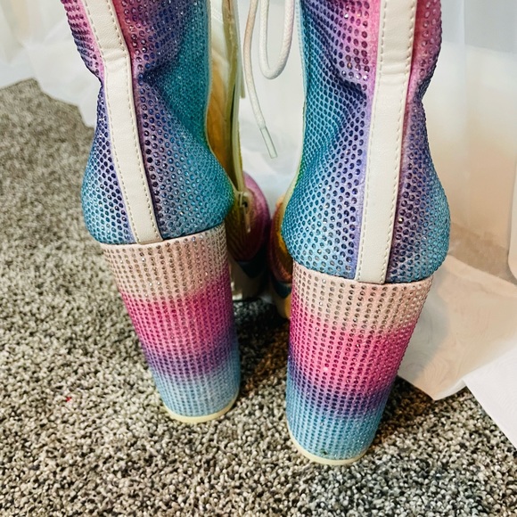 COPY - Size 9 Rainbow Heel Boots 🌈 - Picture 4 of 11